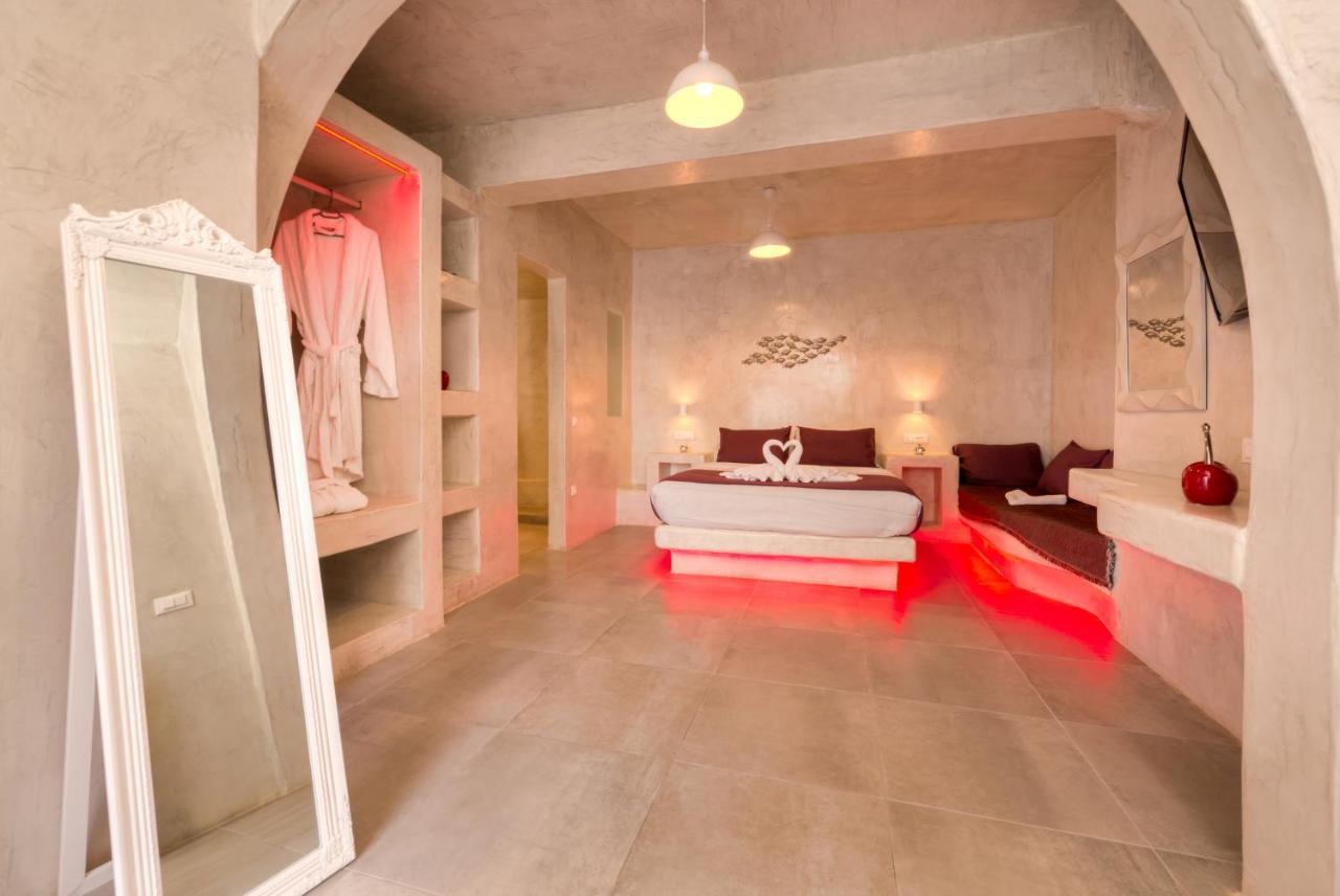 The Muses Of Santorini Private Jacuzzi Suites Vothon Exterior photo