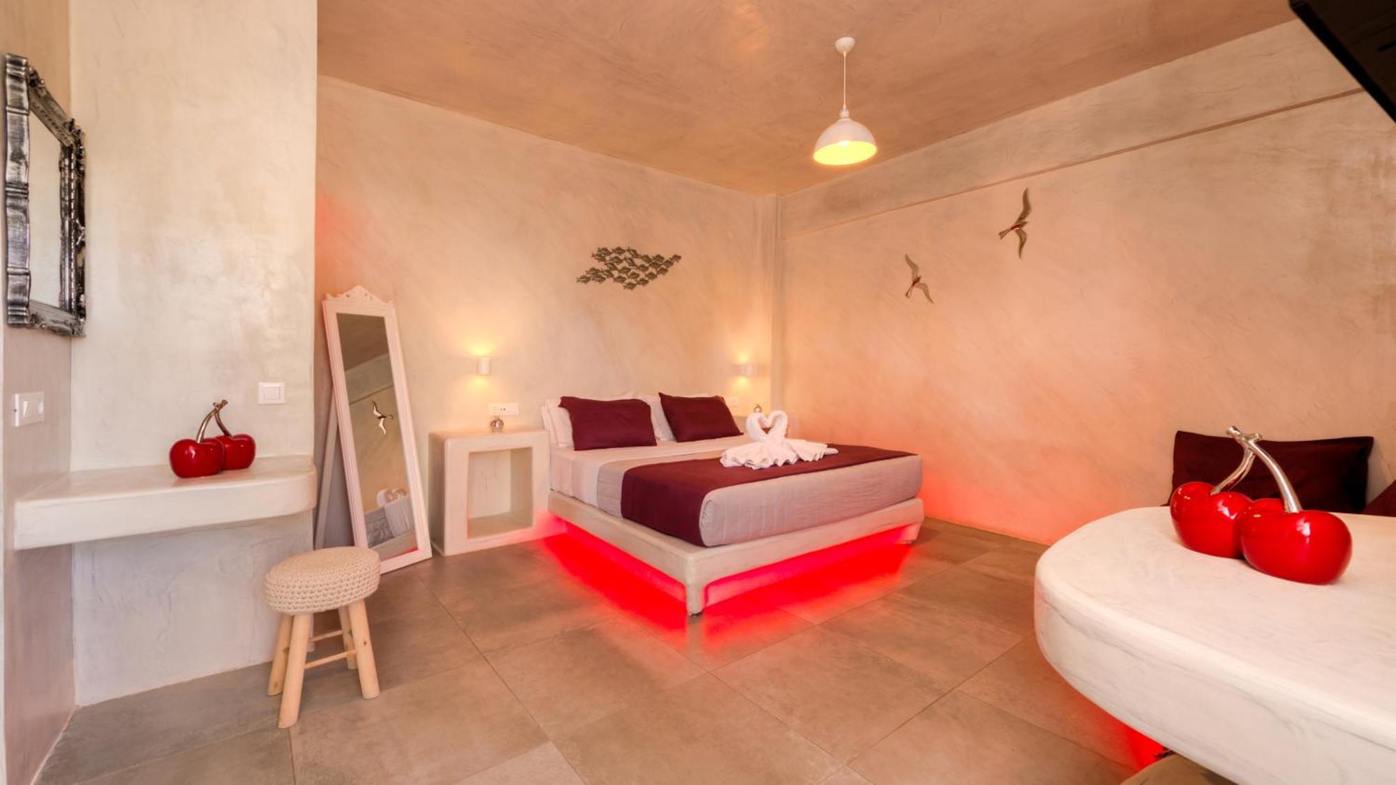 The Muses Of Santorini Private Jacuzzi Suites Vothon Exterior photo